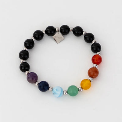 Bijou en elastique adaptable, modèle sept chakras avec sept perles de couleur différentes dont une perle de larimar bleu. Le reste du bracelet est en obsidienne, une pierre de protection.